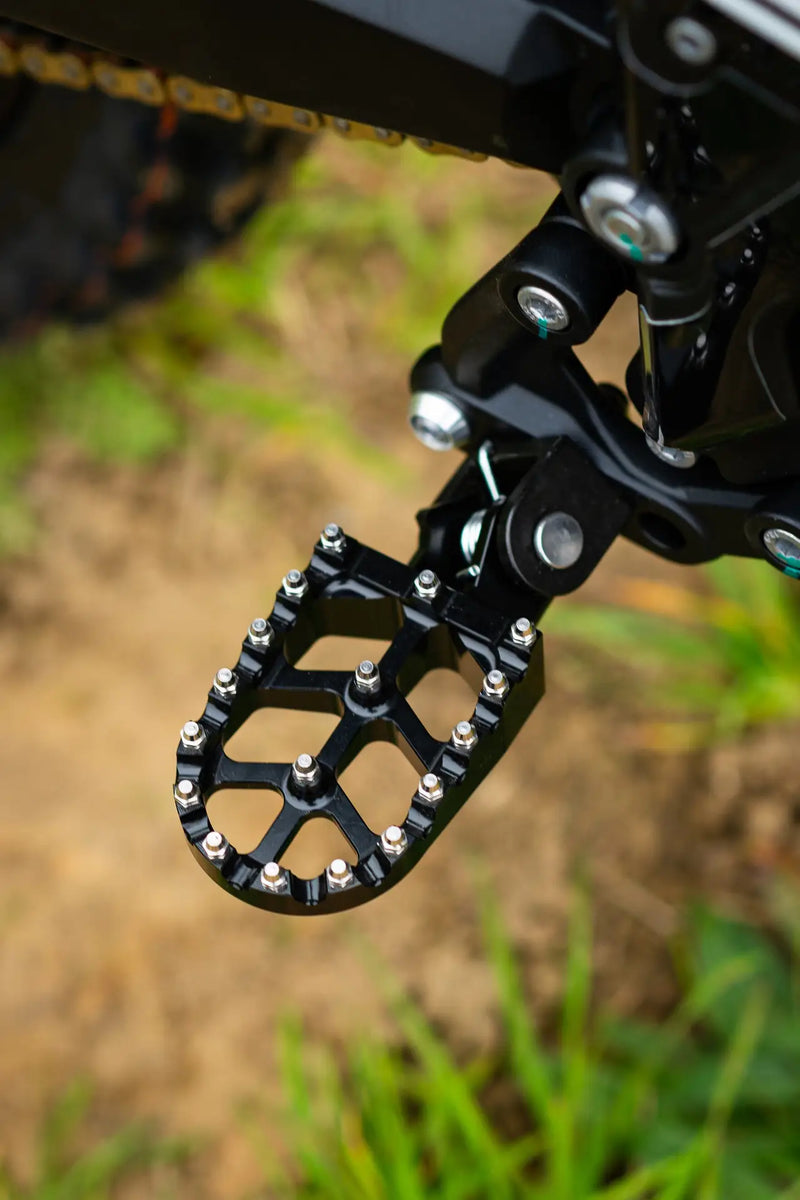 Footpegs